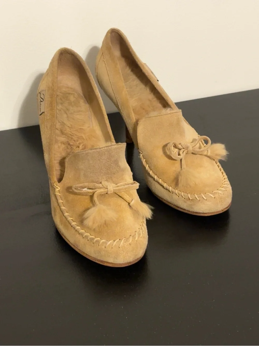 Vintage Delman Women’s 9M Suede Fur Lined Moccasin Pom Pom Heels Pumps Tan